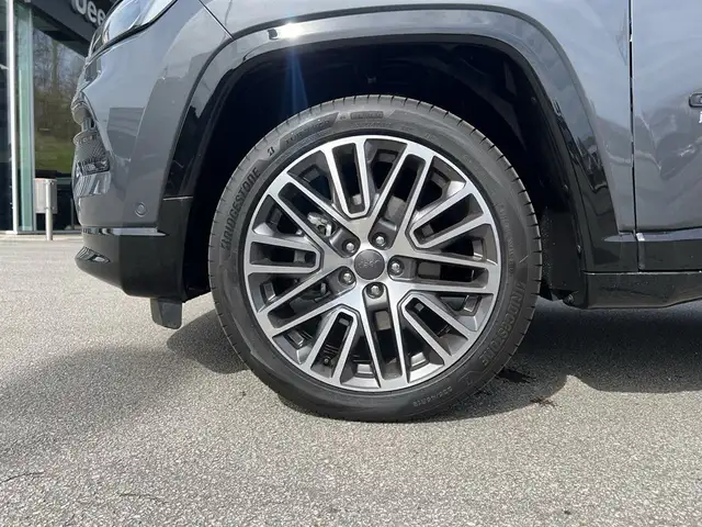 Jeep Compass view 5