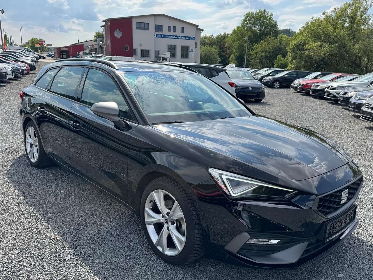 Seat Leon 2025 — 1.5 eTSI *FR-LINE*DSG*AHK-VORB*PARKLENK*PDC