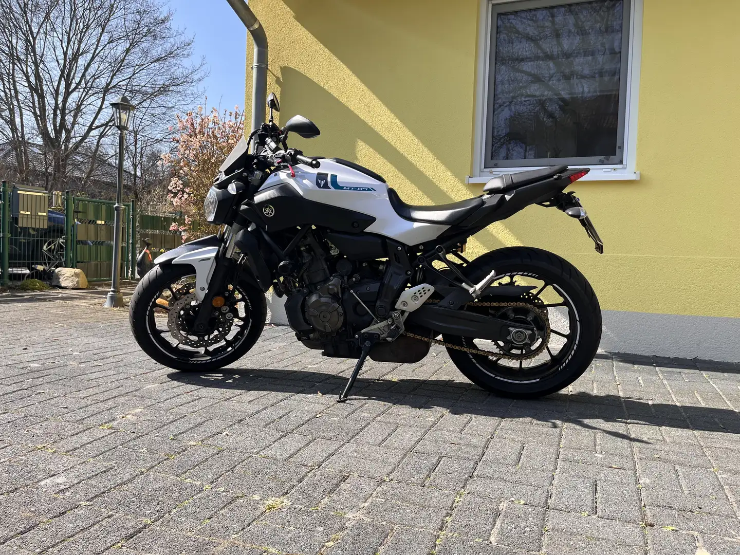 Yamaha MT-07 sehr gepflegt, viele Extras, neue Bereifung Fehér - 1