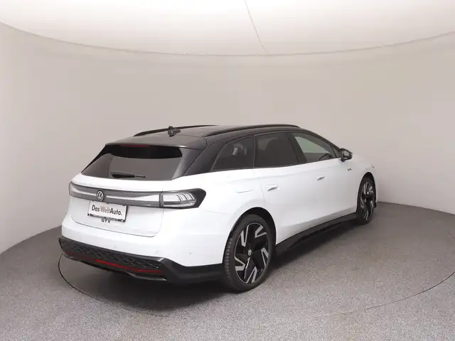 Volkswagen ID.7 view 4