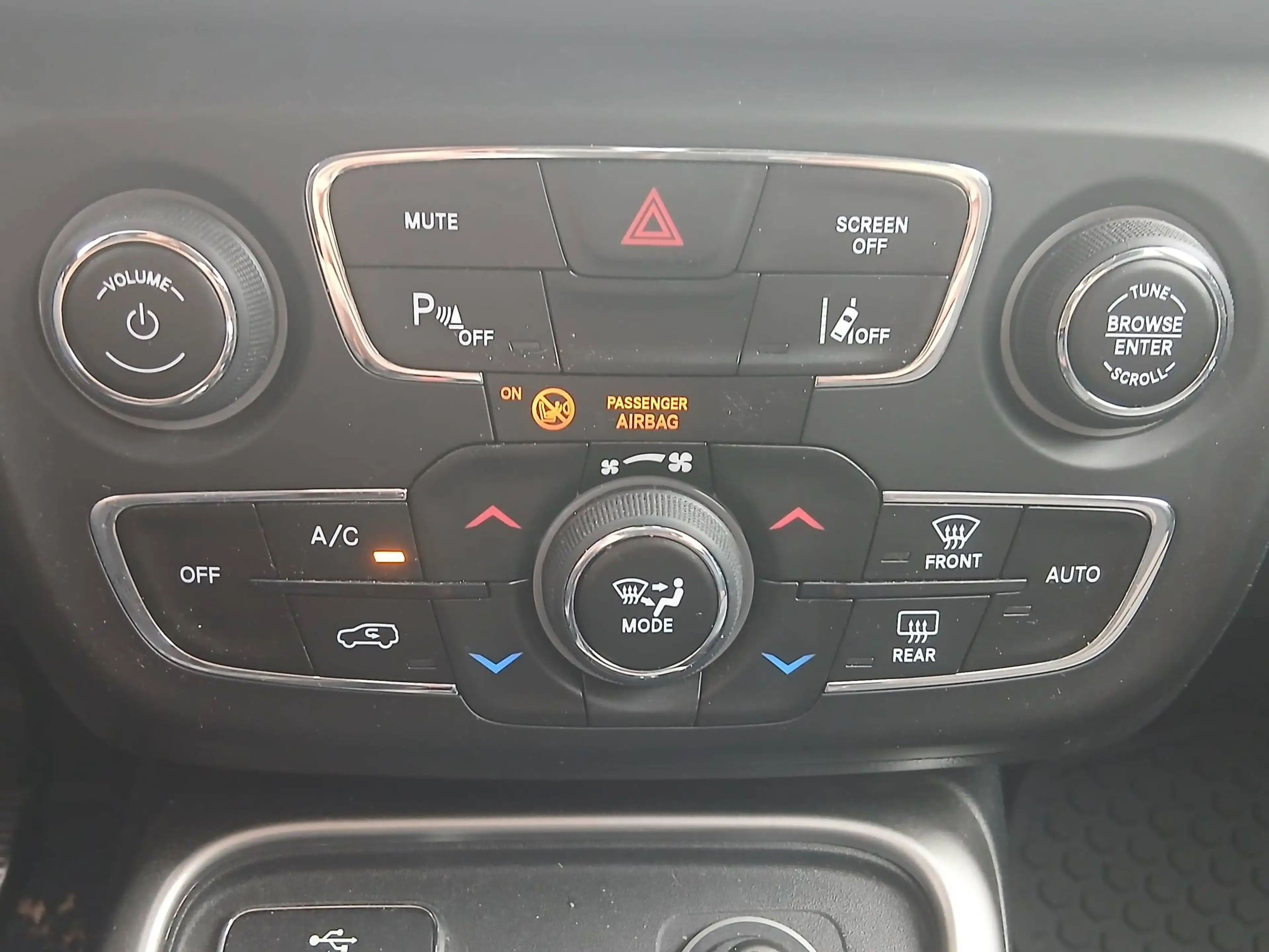 Jeep Compass Compass 1.4 Turbo 4x2 Longitude * CAMERA * AIRCO * CARPLAY * PARK SENS AV/AR * 240x60 MOIS — photo 12