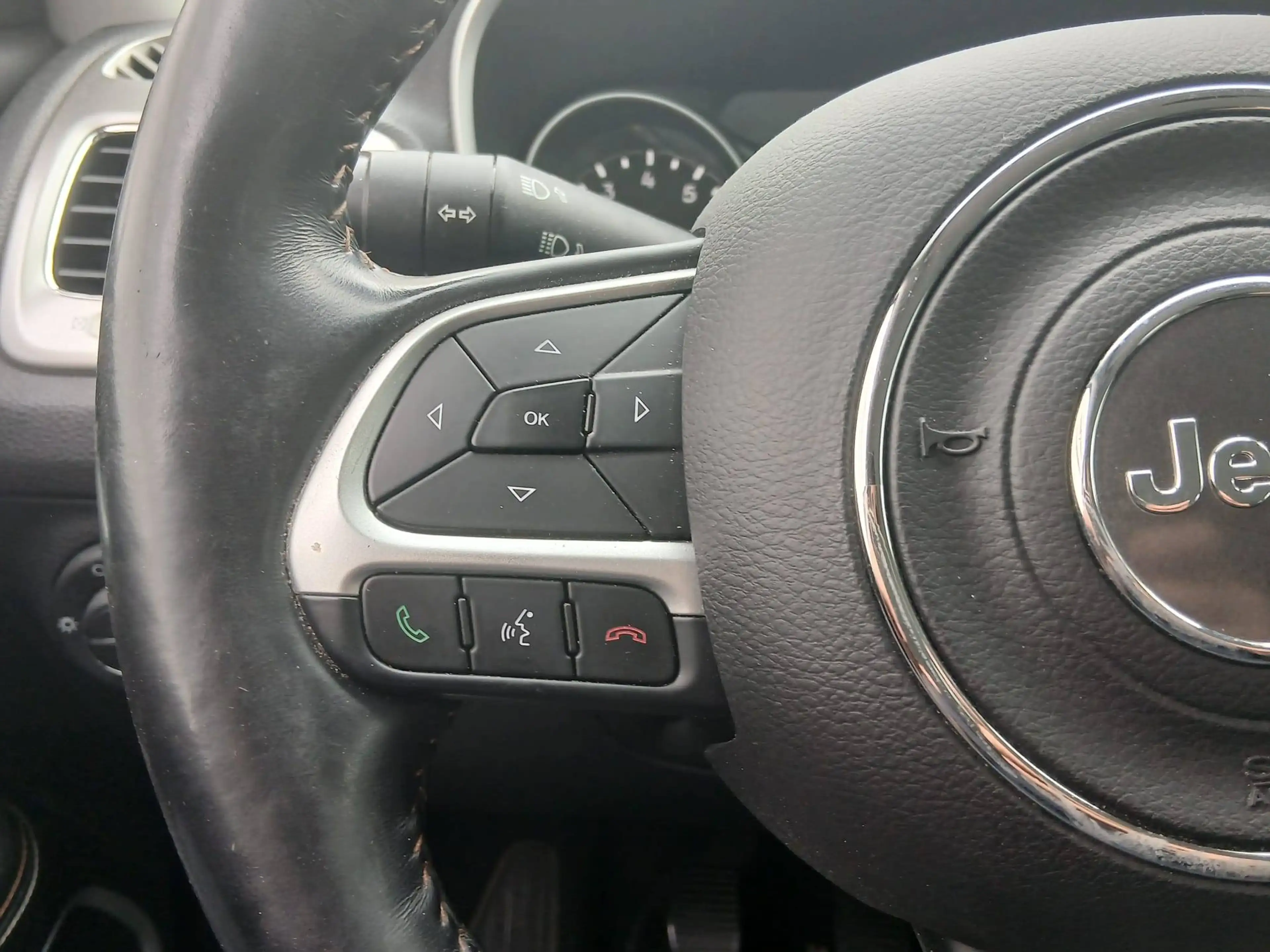 Jeep Compass Compass 1.4 Turbo 4x2 Longitude * CAMERA * AIRCO * CARPLAY * PARK SENS AV/AR * 240x60 MOIS — photo 8
