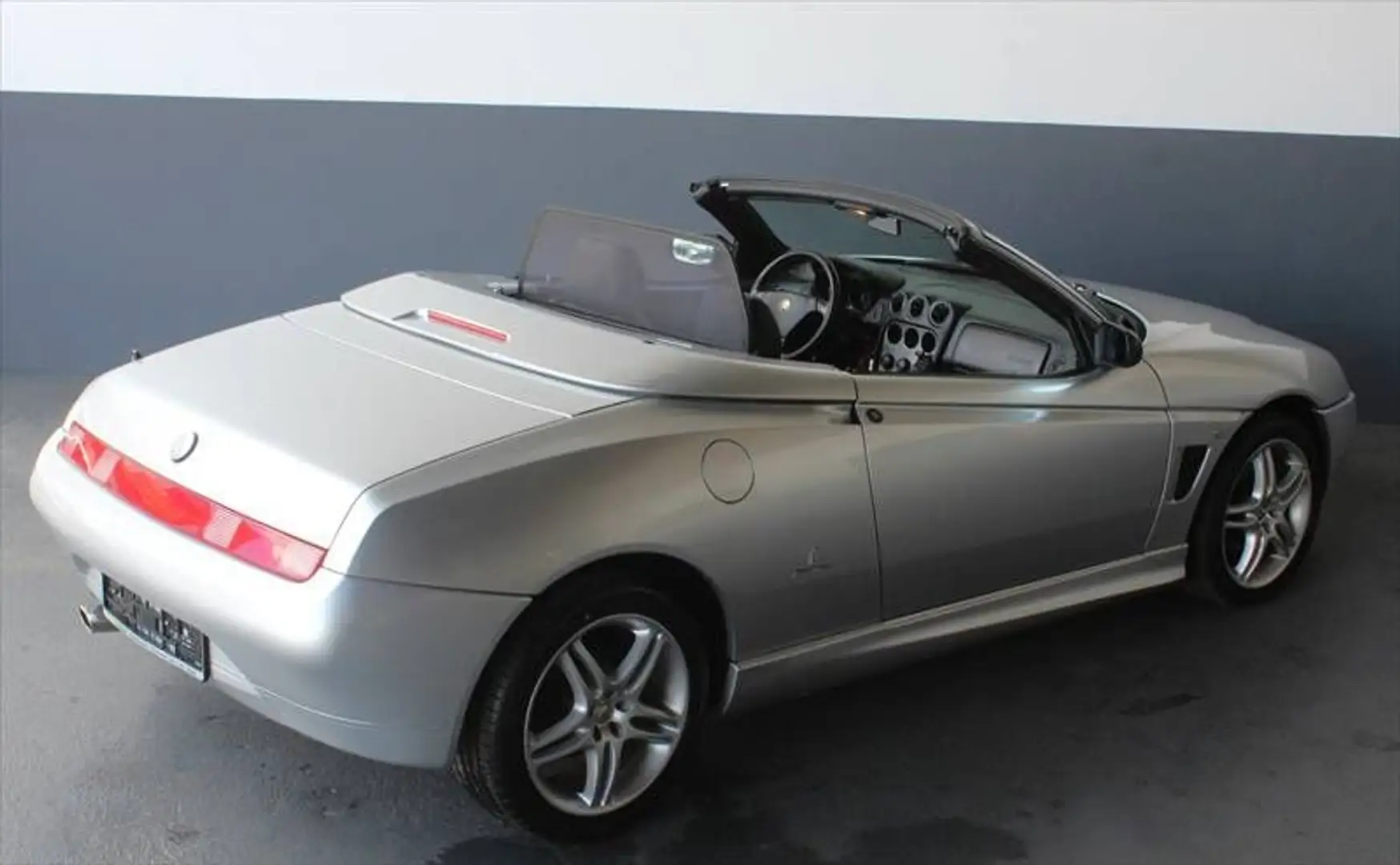 Alfa Romeo Spider 2,0 T.Spark Leder Schwarz, Alu 17" Серебристый - 2