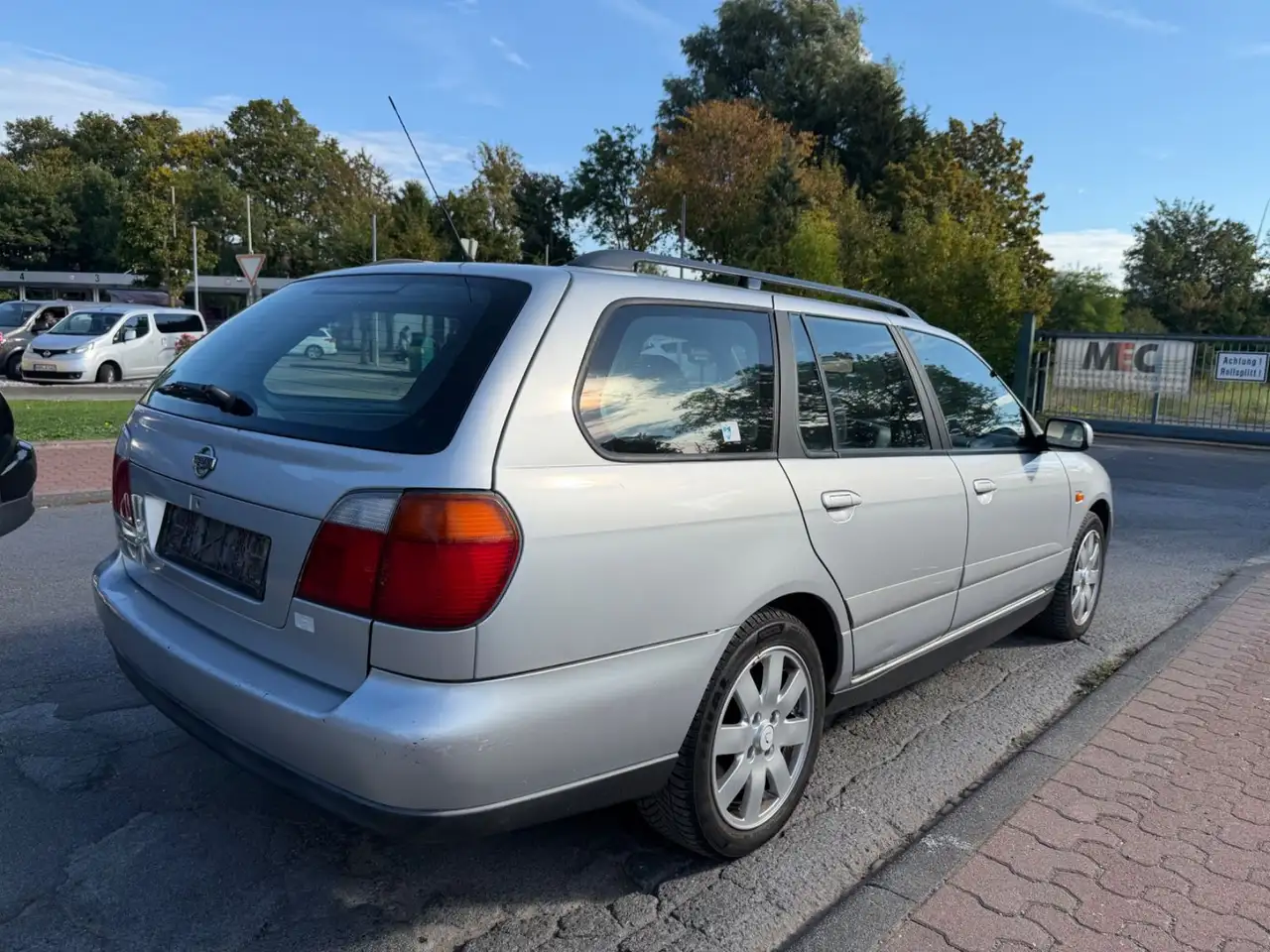 Nissan Primera 1,8/PRIMERA/1.HAND/KLIMAAUT/ALU/TÜV-SERVICE-NEU!, foto 2