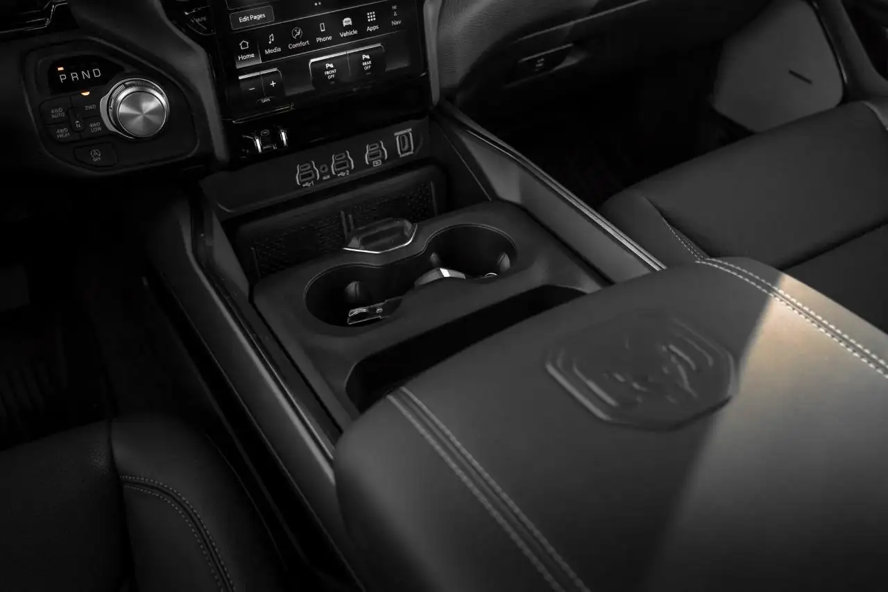 RAM 1500 снимка RAM 1500