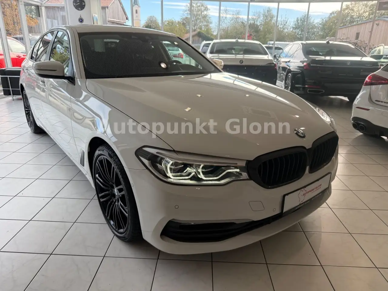 BMW 530 E - 184ch - 89 170KMS - CAMÉRA D'AIDE AU STATIONNEMENT - VOLANT EN CUIR
