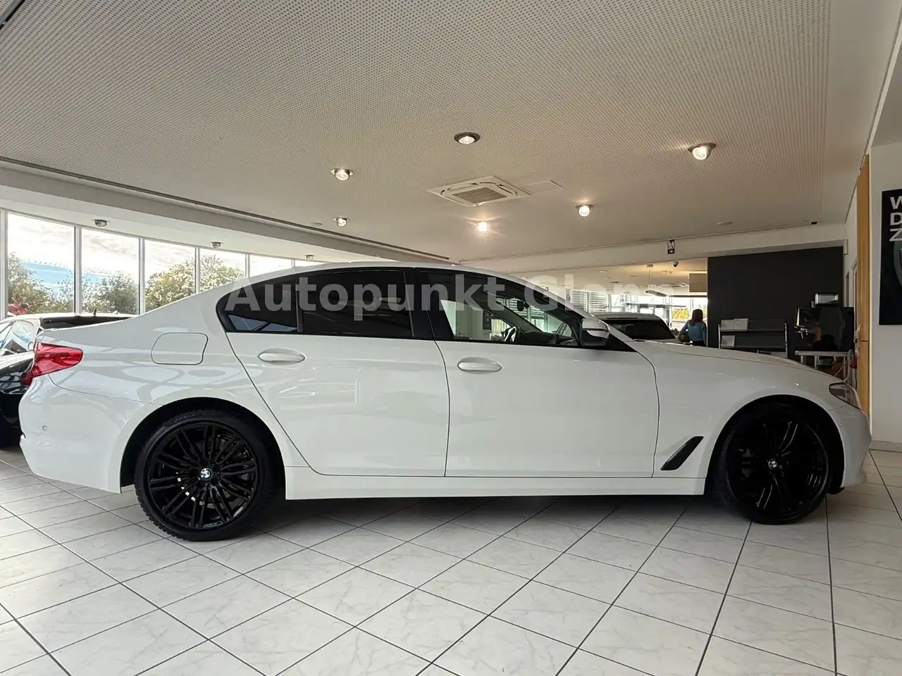BMW 530 E - 184ch - 89 170KMS - CAMÉRA D'AIDE AU STATIONNEMENT - VOLANT EN CUIR