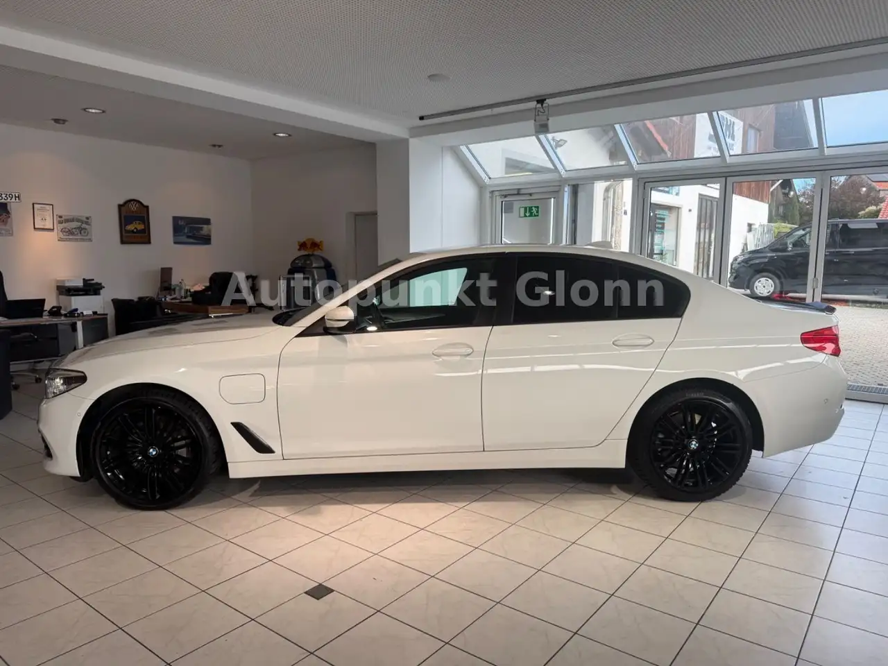 BMW 530 E - 184ch - 89 170KMS - CAMÉRA D'AIDE AU STATIONNEMENT - VOLANT EN CUIR