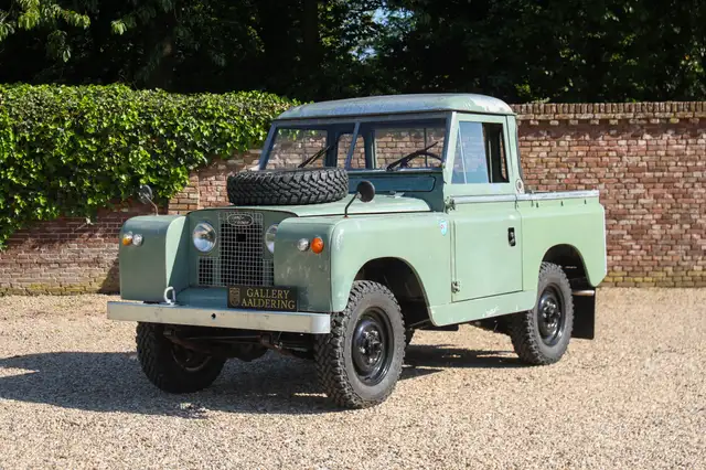 Land Rover 88 IIA "Regular with truck cab" Rich in patina and