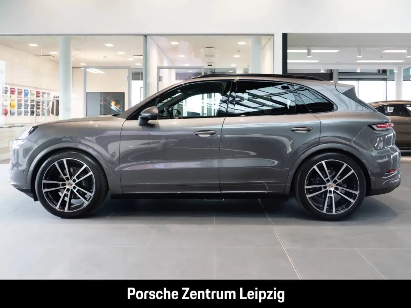 Porsche Cayenne SportDesign 22Zoll Massage AHK HD-Matrix Grau - 2