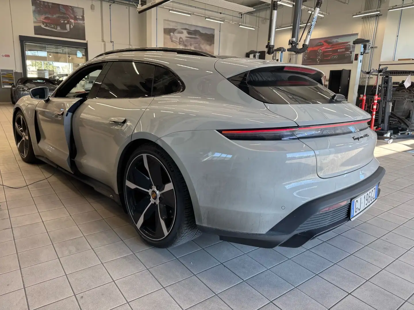 Porsche Taycan sport Turismo gts 5p.ti Beige - 2
