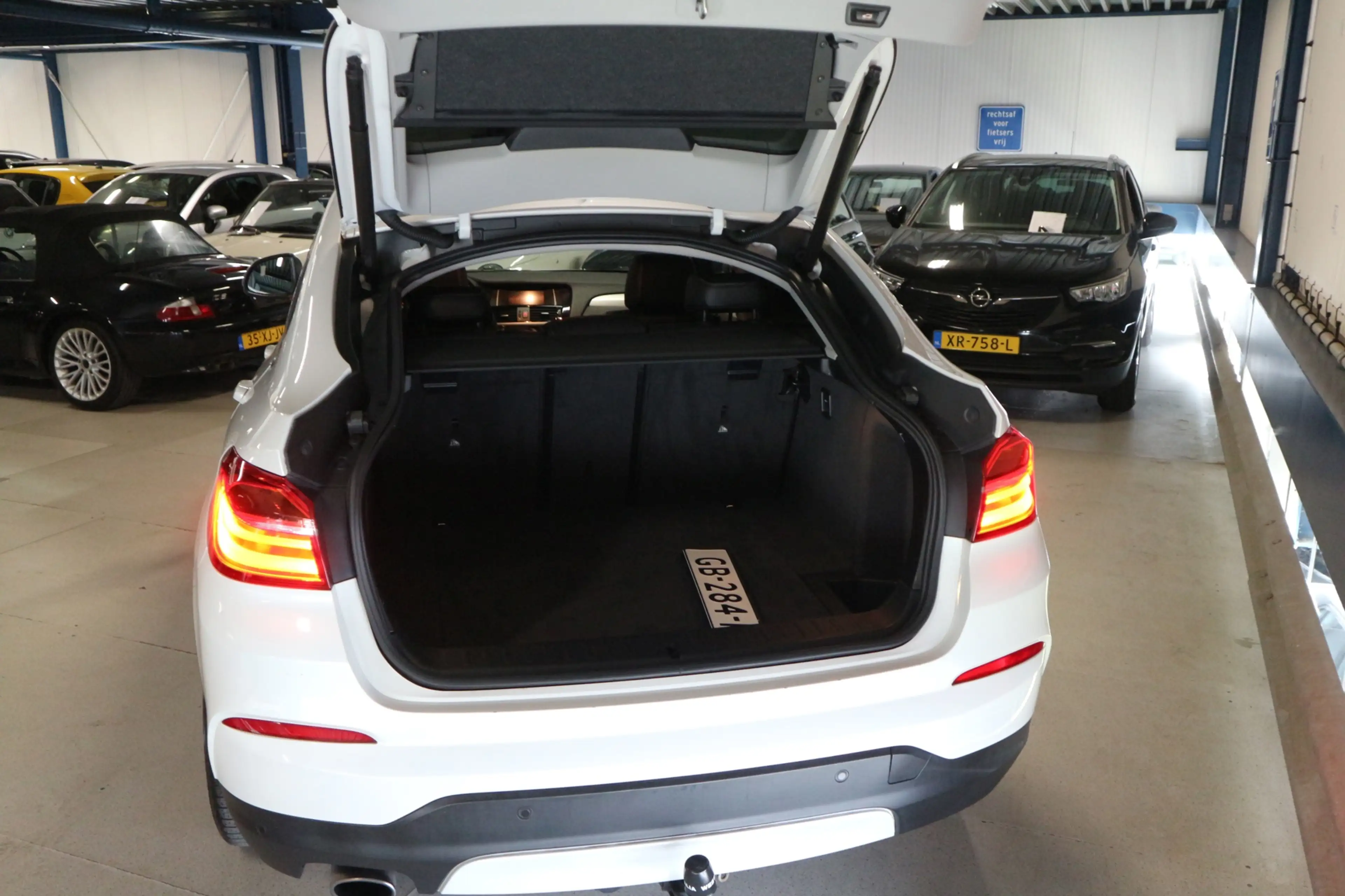 BMW X4 XDrive20i Executive KEURIG ONDERHOUDEN/ 12 MAANDEN — photo 9