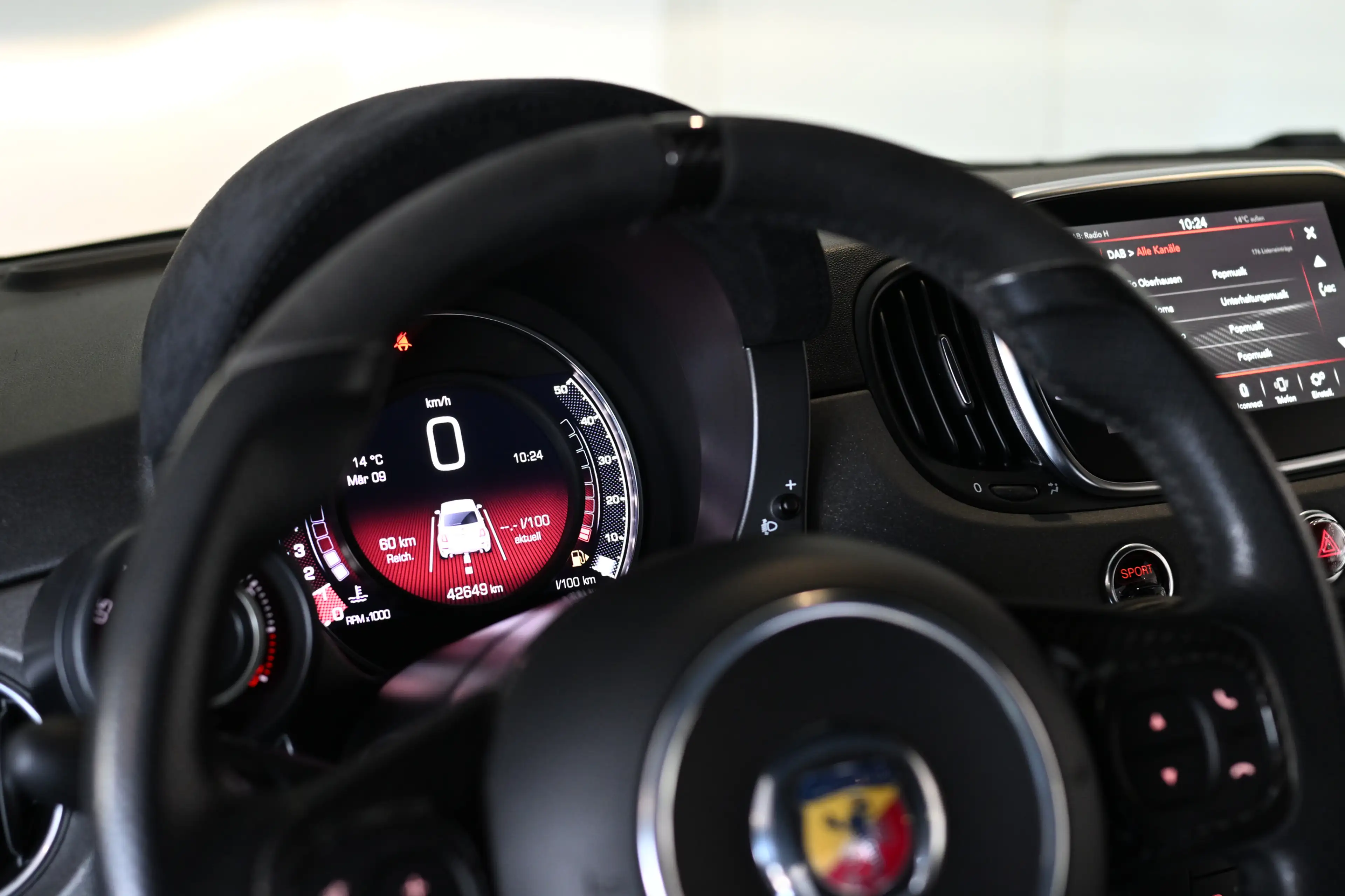 Abarth 695 70th Anniversario Sabelt-Sportsitze Navi PDC — photo 13