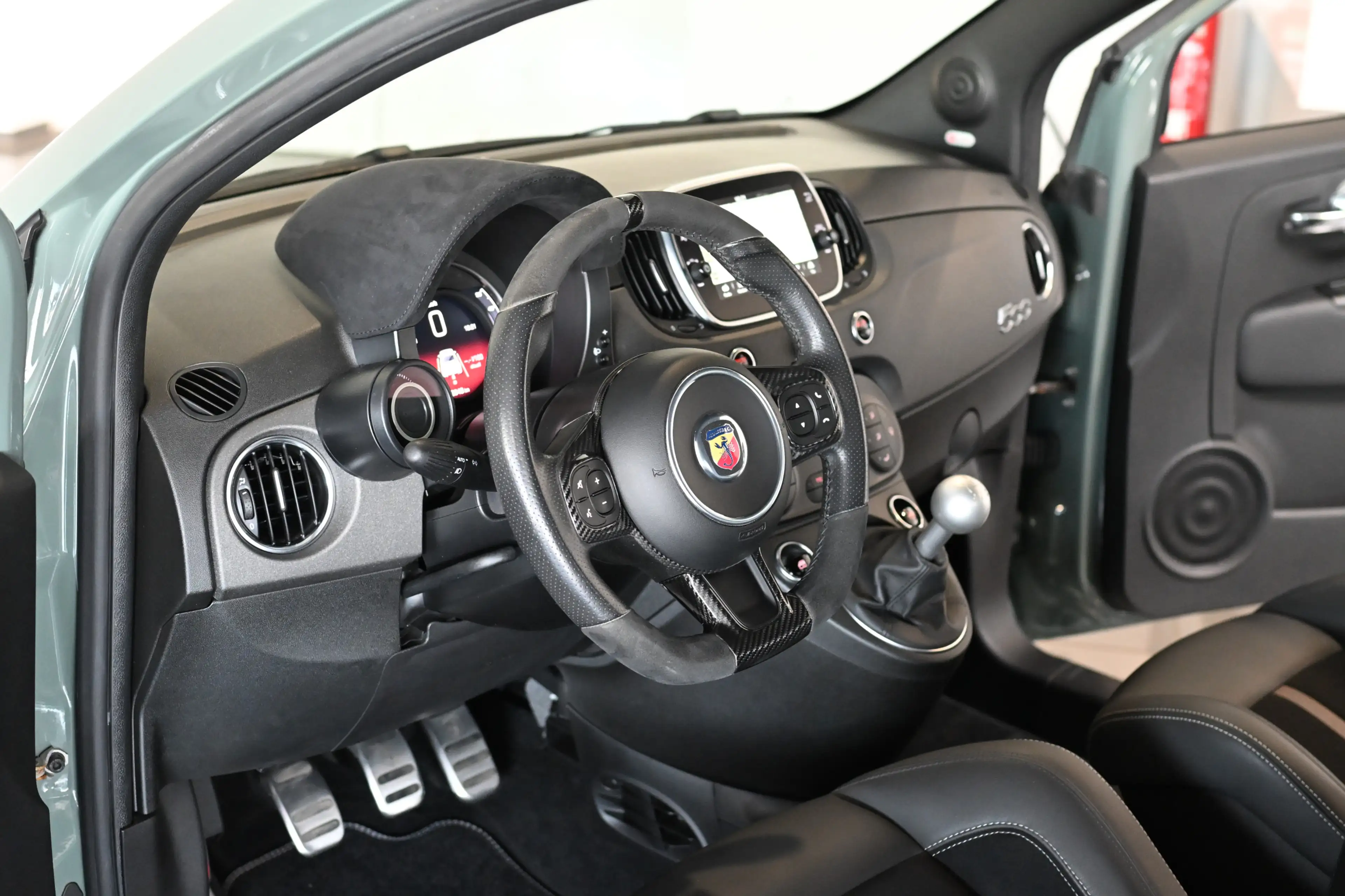 Abarth 695 70th Anniversario Sabelt-Sportsitze Navi PDC — photo 8