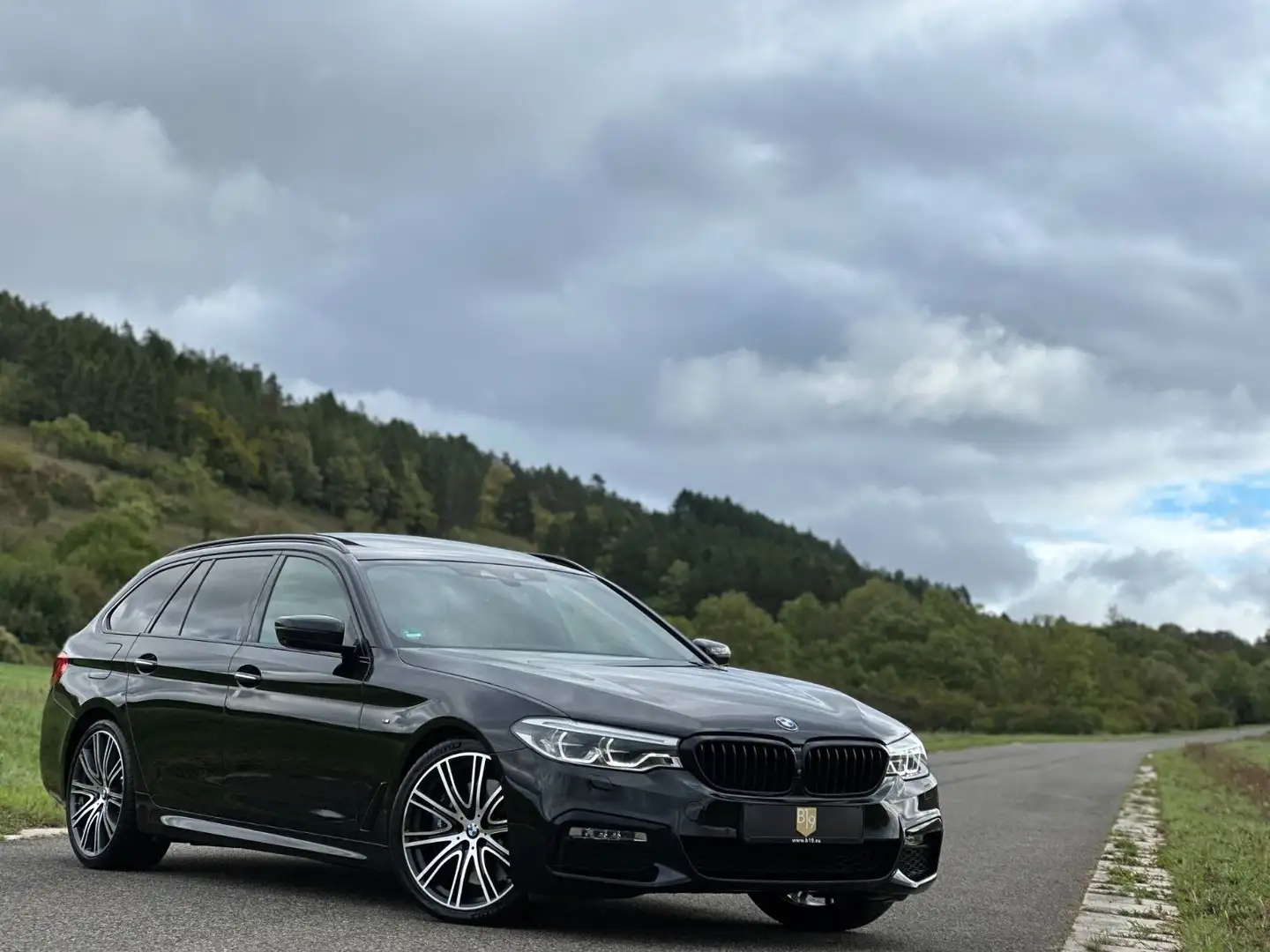 BMW 540 i xDrive M Sport/AHK/PANO/Head-Up/Shadow/LED Schwarz - 1