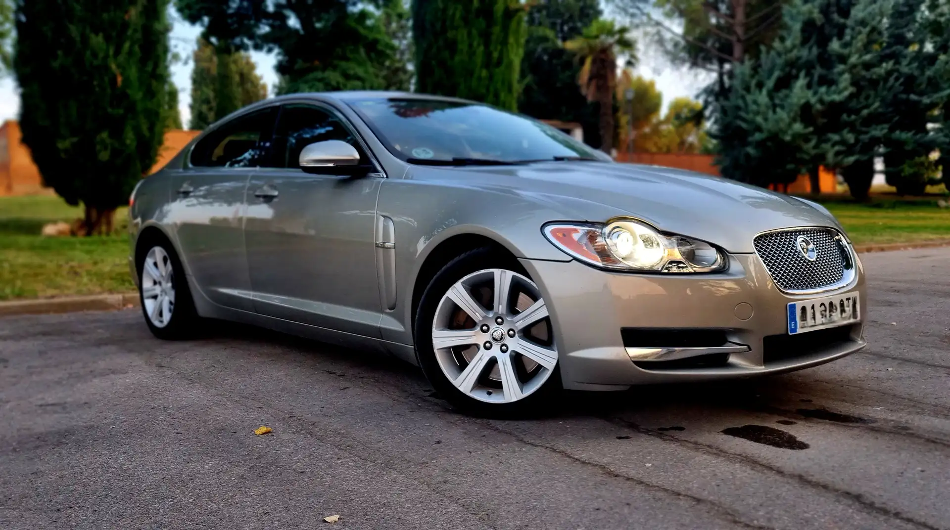Jaguar XF XF 3.0 V6 Diesel  Luxury 240 Aut. Premium Luxury Oro - 1