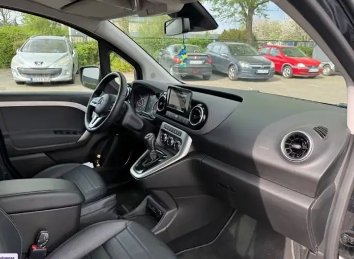 Mercedes-Benz Clase C 2023, foto 20