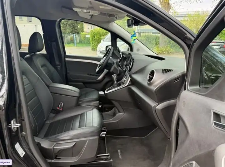 Mercedes-Benz Clase C 2023, foto 18