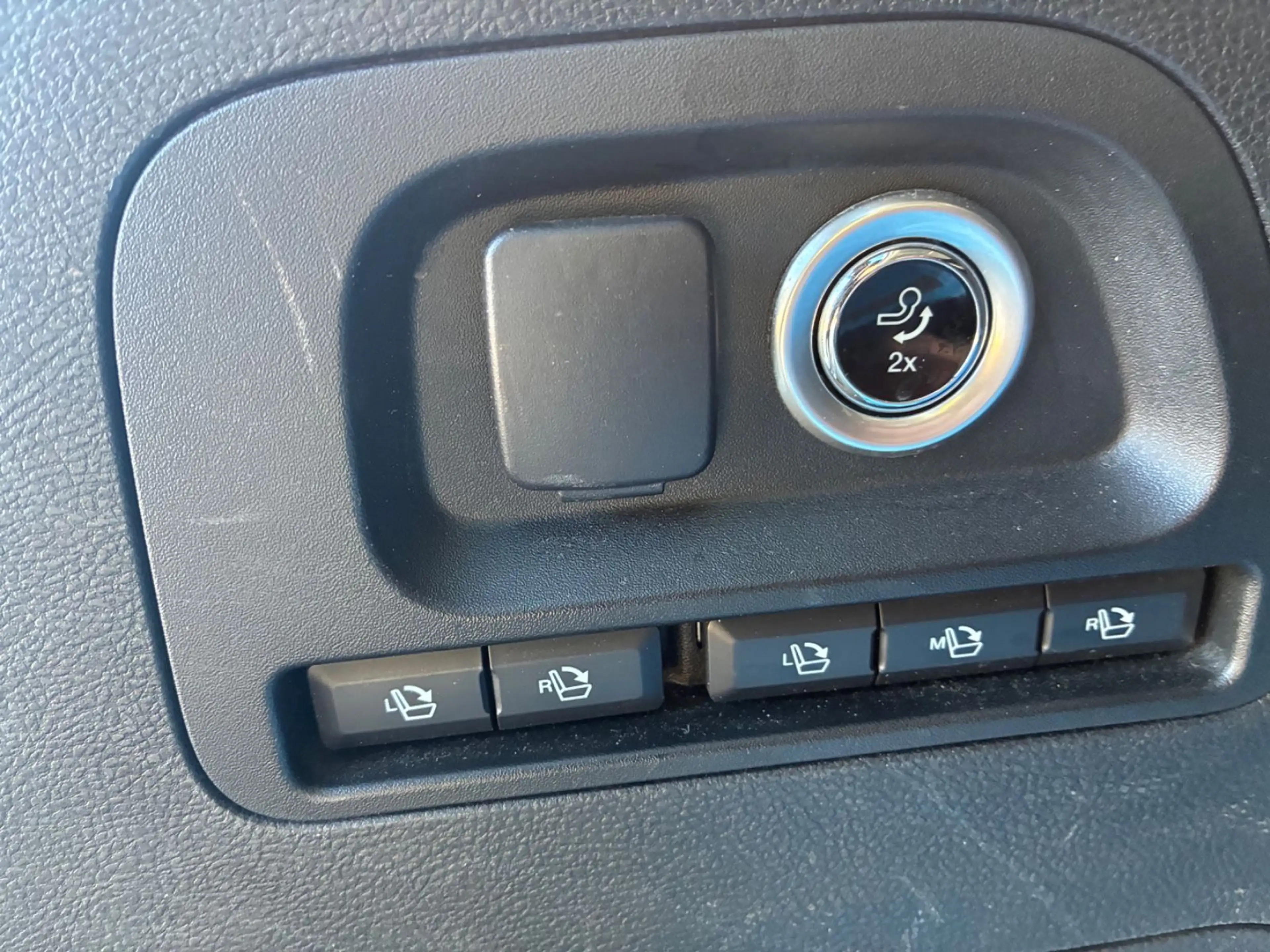 Ford S-Max S-MAX Titanium AWD — photo 12