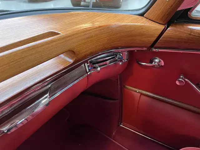 Mercedes-Benz 220 view 9