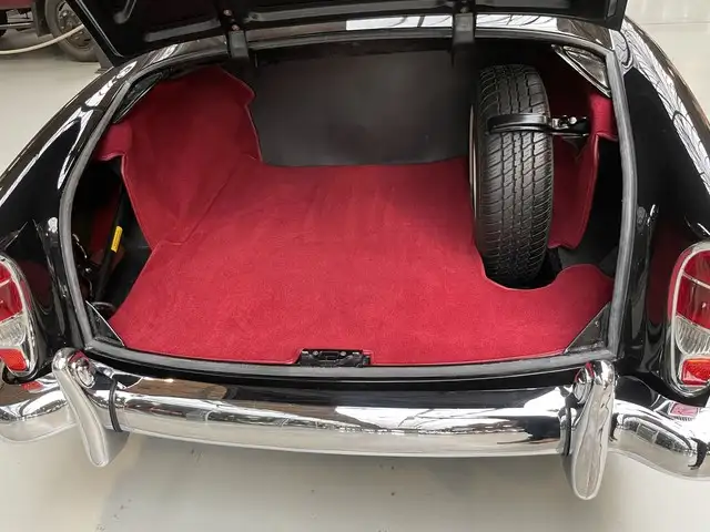Mercedes-Benz 220 view 13