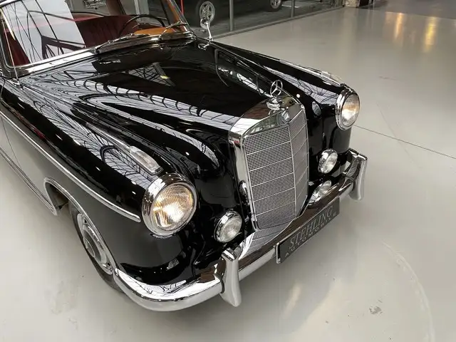 Mercedes-Benz 220 view 4