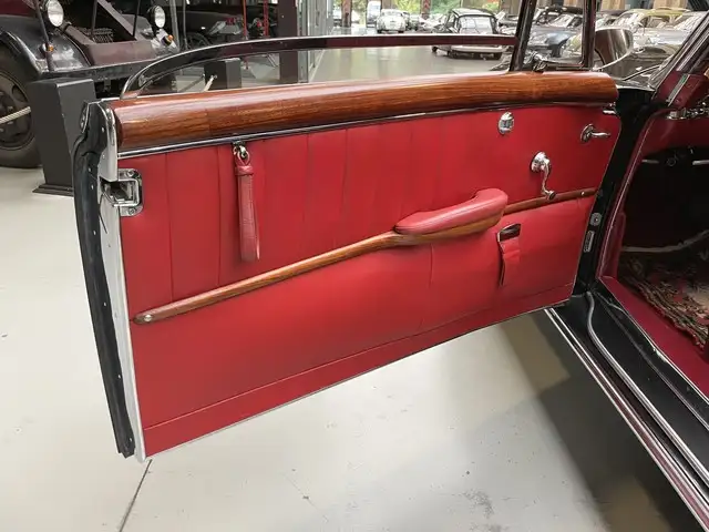Mercedes-Benz 220 view 8