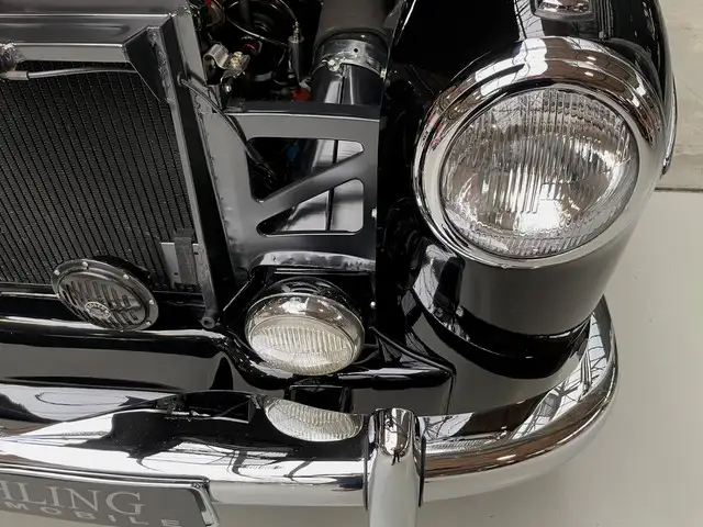 Mercedes-Benz 220 view 15