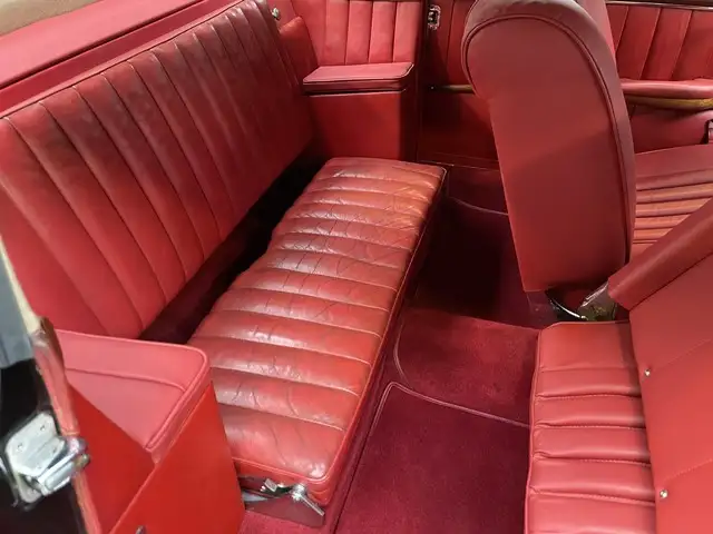 Mercedes-Benz 220 view 7