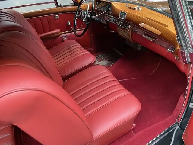 Mercedes-Benz 220 view 6
