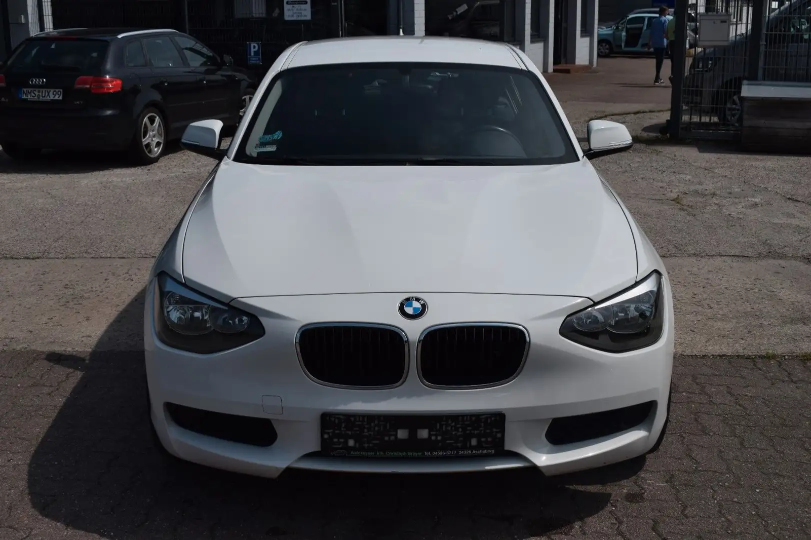 BMW 116 i Lim. 5-trg. 8-FACH*PDC*SHZ*AHK Weiß - 2