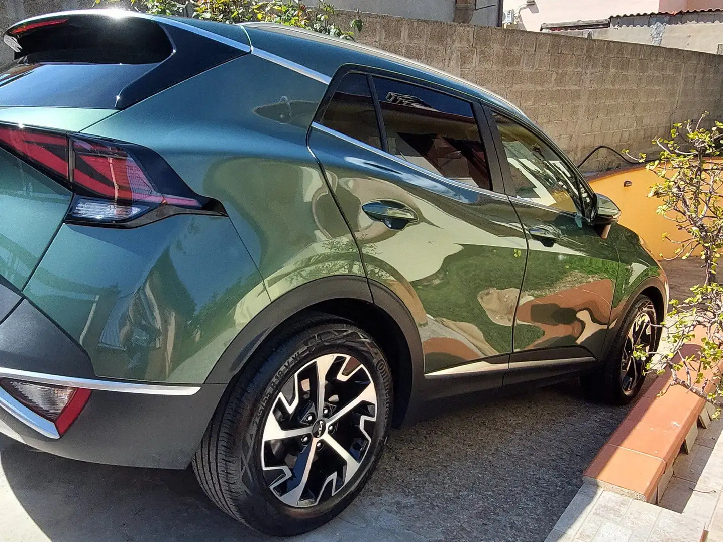 Kia Sportage Sportage V 2022 1.6 tgdi hev Style auto Verde - 1