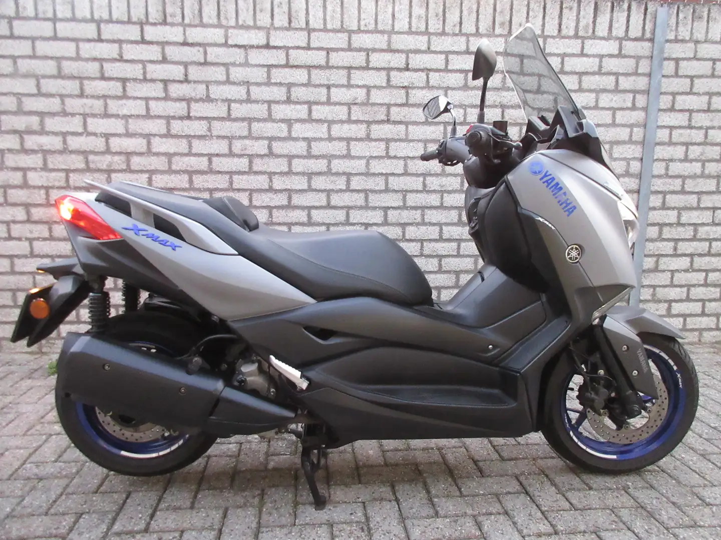 Yamaha X-Max 300 Grijs - 1