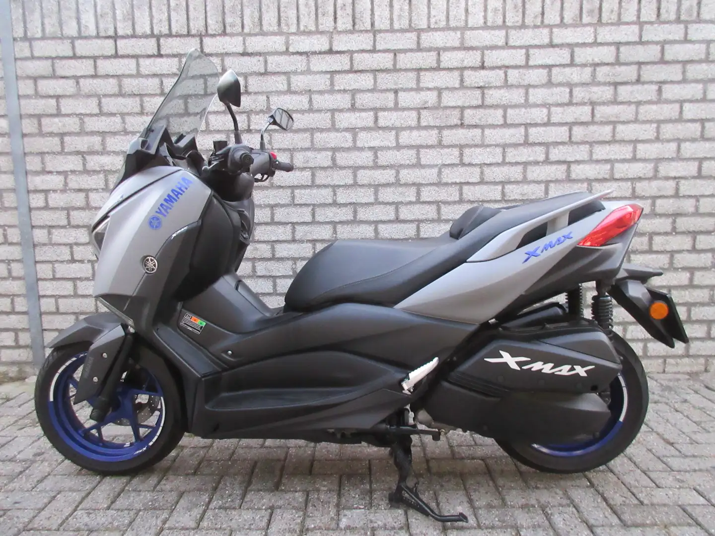Yamaha X-Max 300 Grijs - 2
