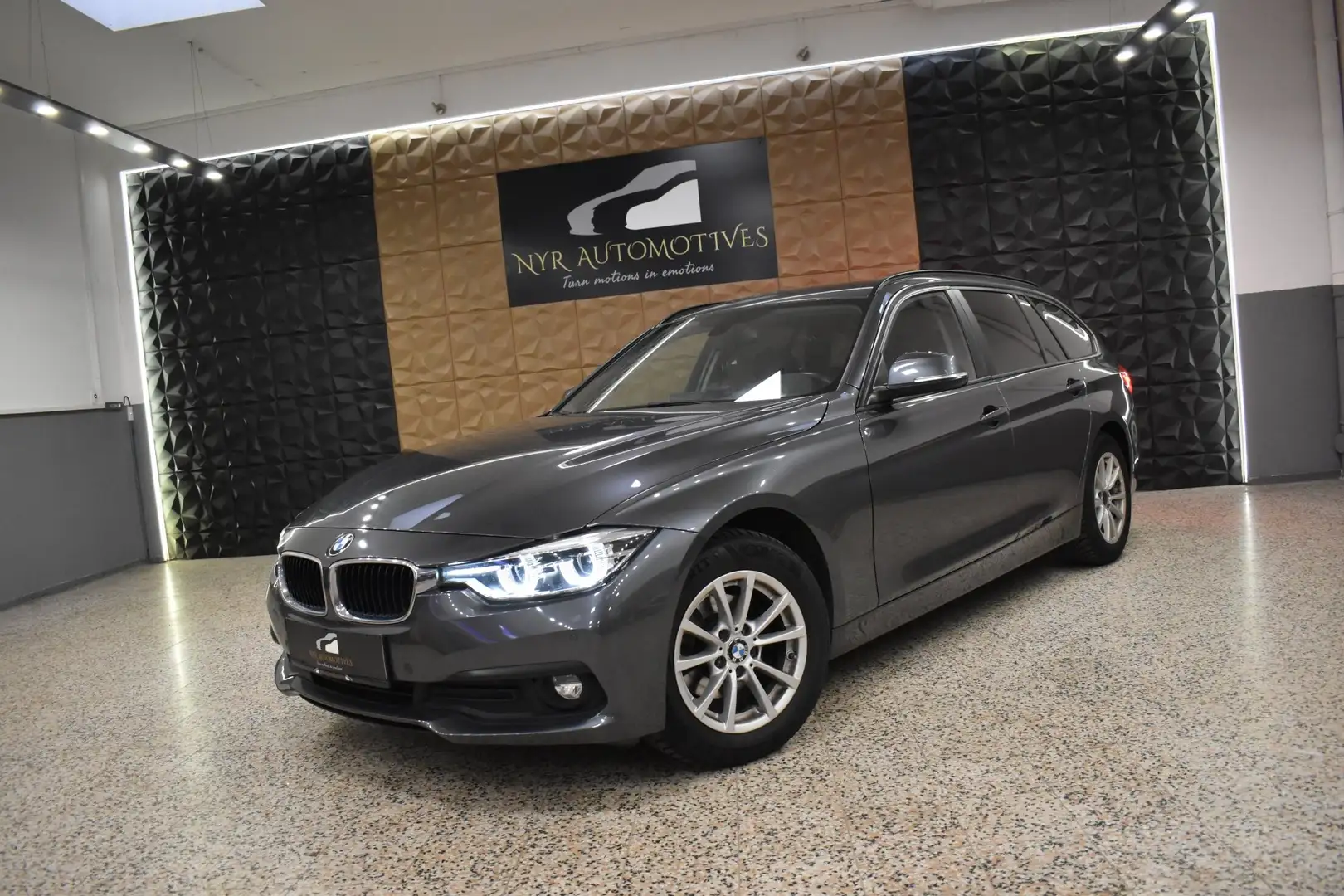 BMW 318 d Aut. Touring LCI, LED, KEYLESS GO, LED, NAVI Grau - 1