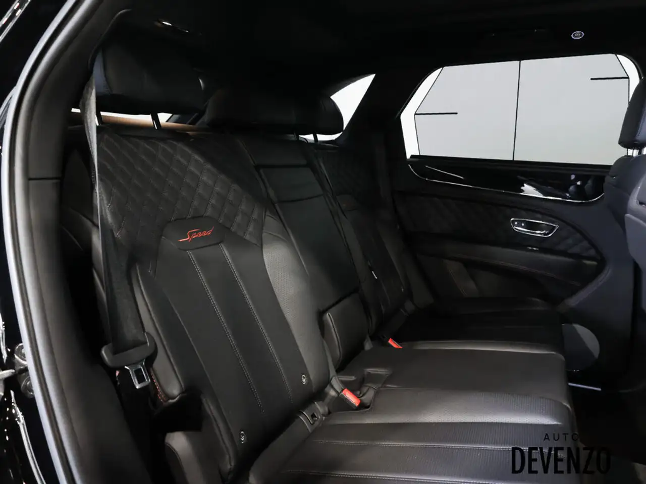 Bentley Bentayga снимка Bentley Bentayga
