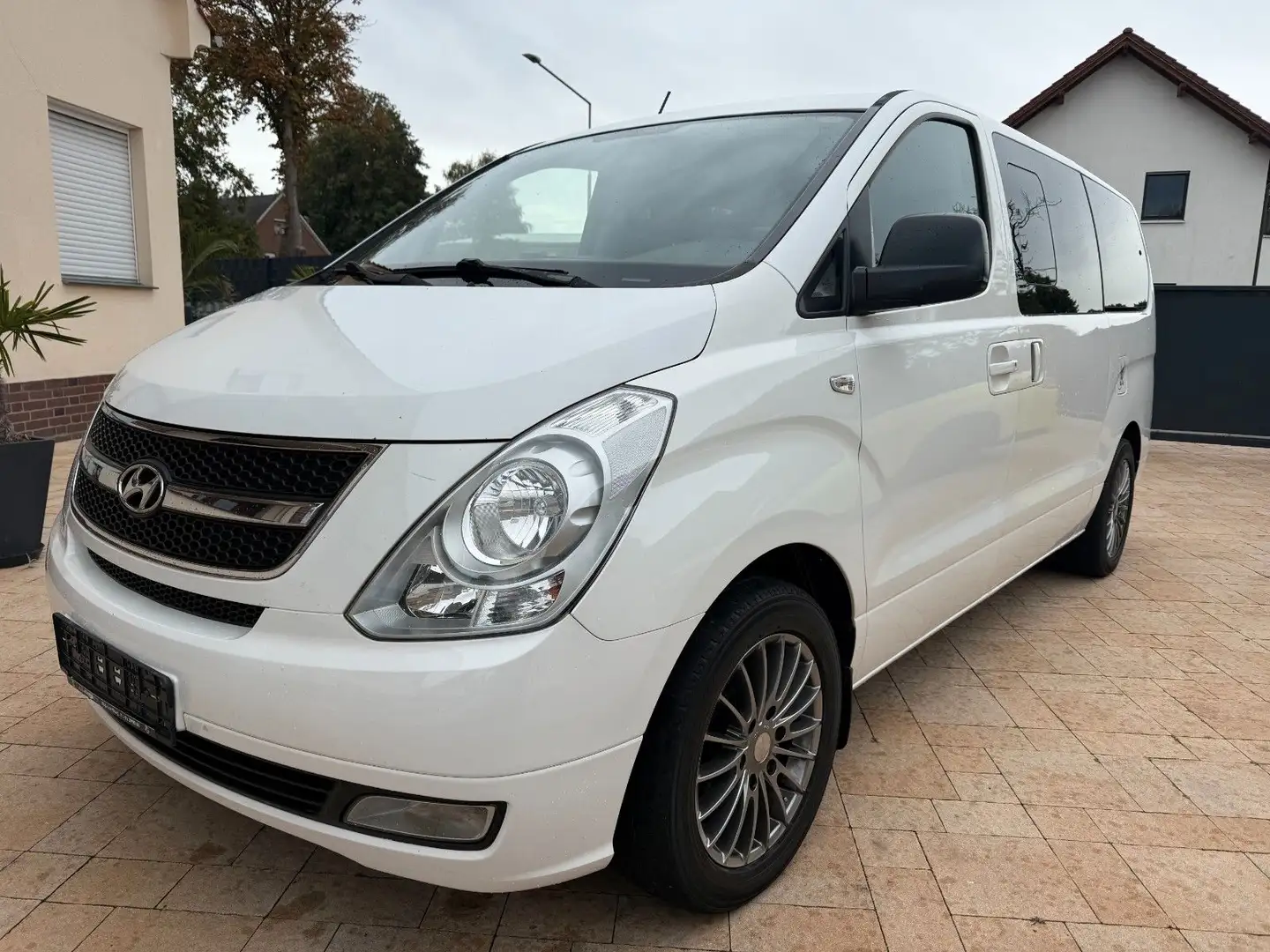Hyundai H-1 Travel Premium+Leder+Navi+SHZ+AHK Blanc - 1