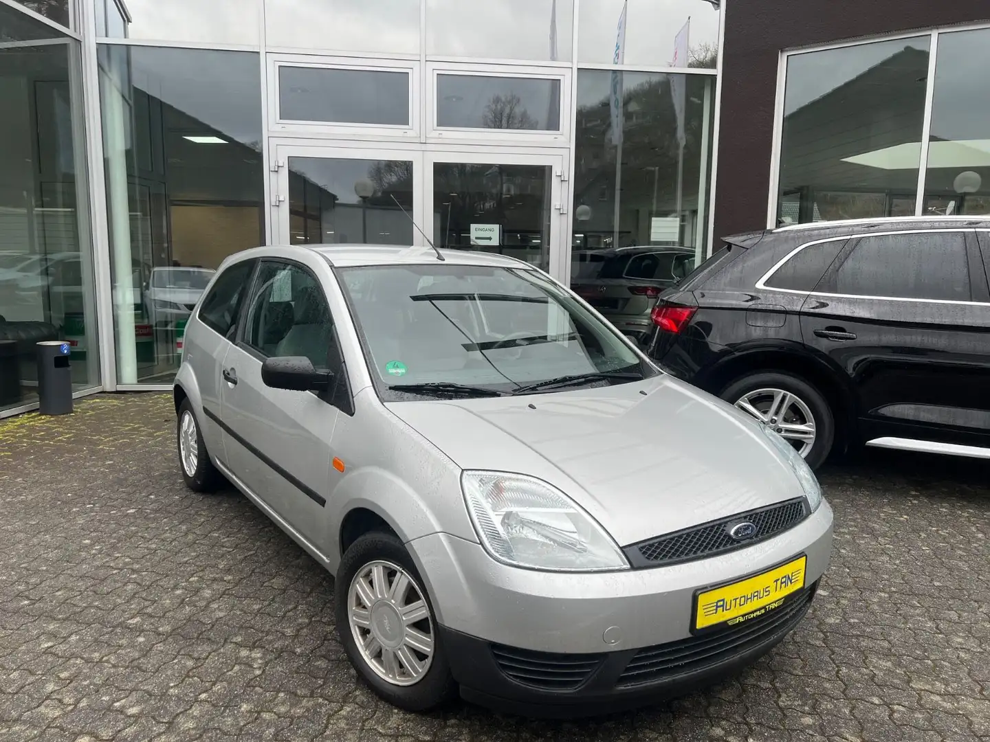 Ford Fiesta 1.HAND * 72.000KM *TÜV NEU* Grau - 1