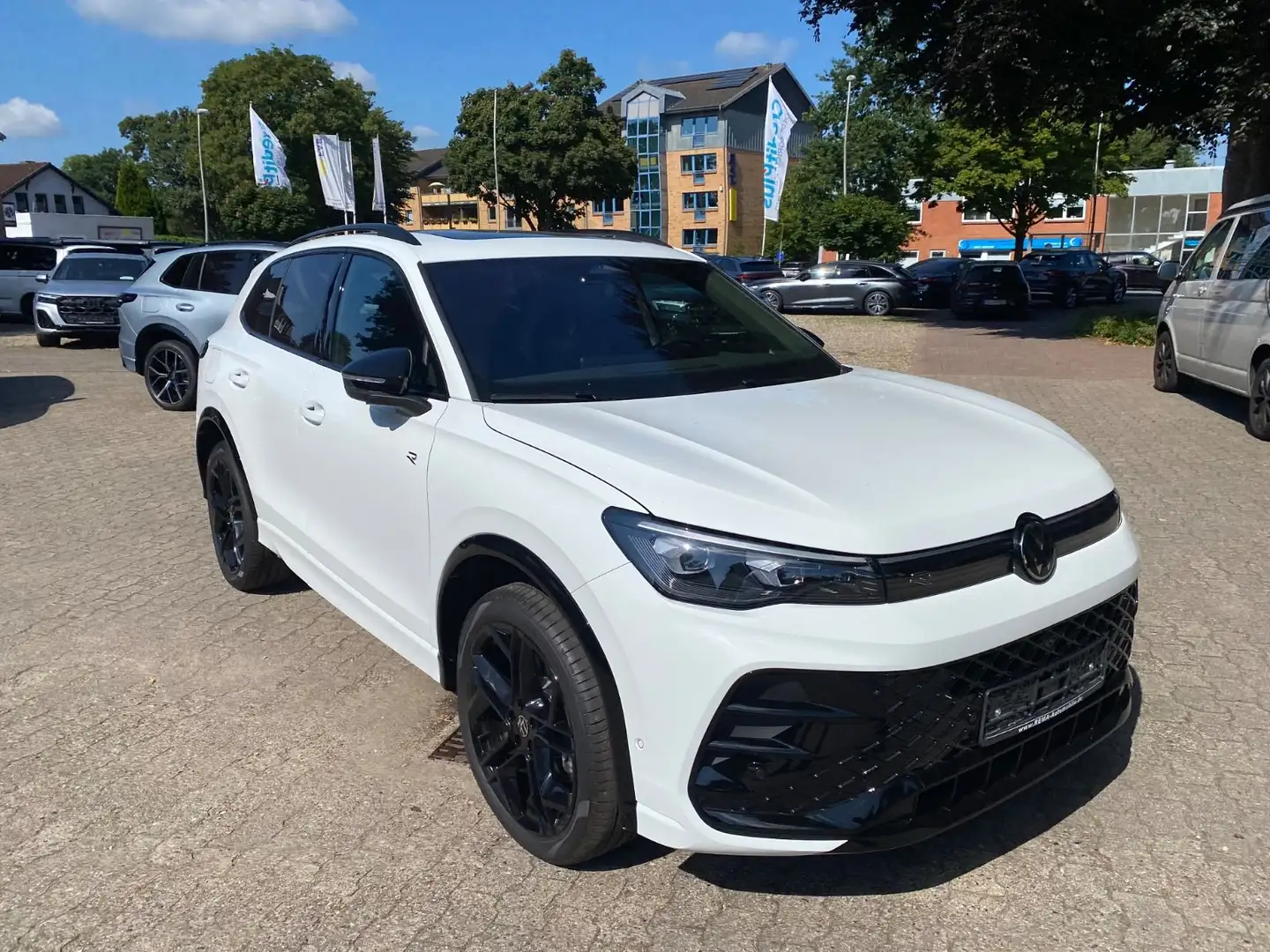 Volkswagen Tiguan 2.0 TDI 4 M R-Line Navi AHK IQ Light Pano Blanc - 1