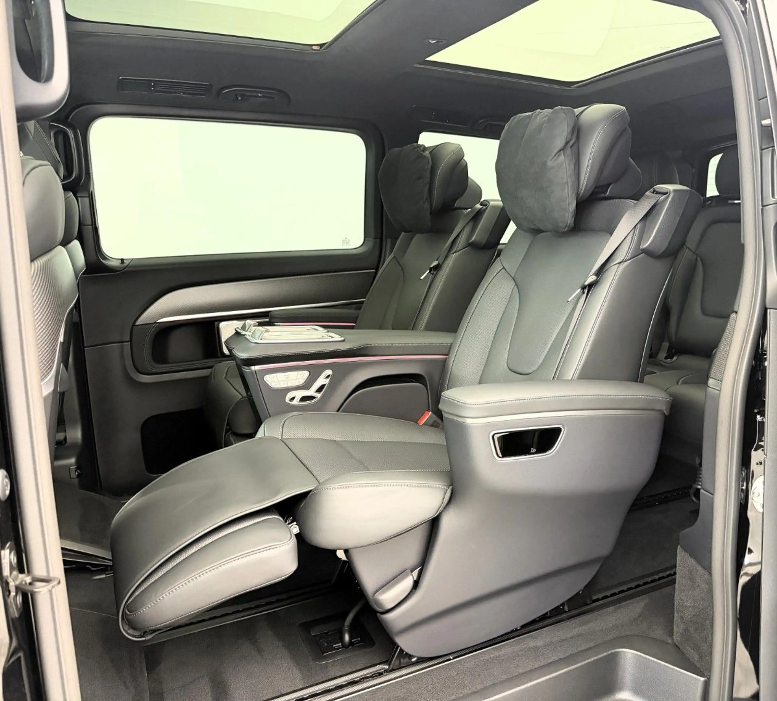 Mercedes-Benz V 300 d EXCLUSIVE BRABUS 4Matic lang °VIP Seats° — photo 2
