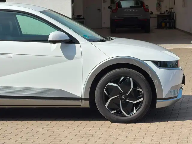 Hyundai Ioniq 5 view 12