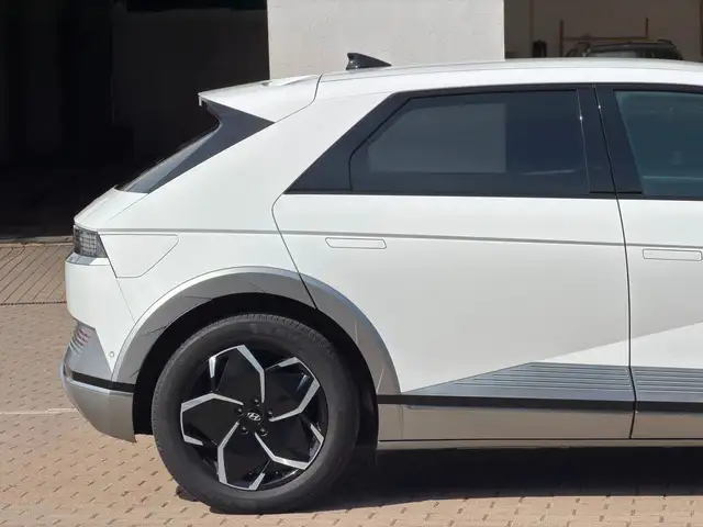Hyundai Ioniq 5 view 11