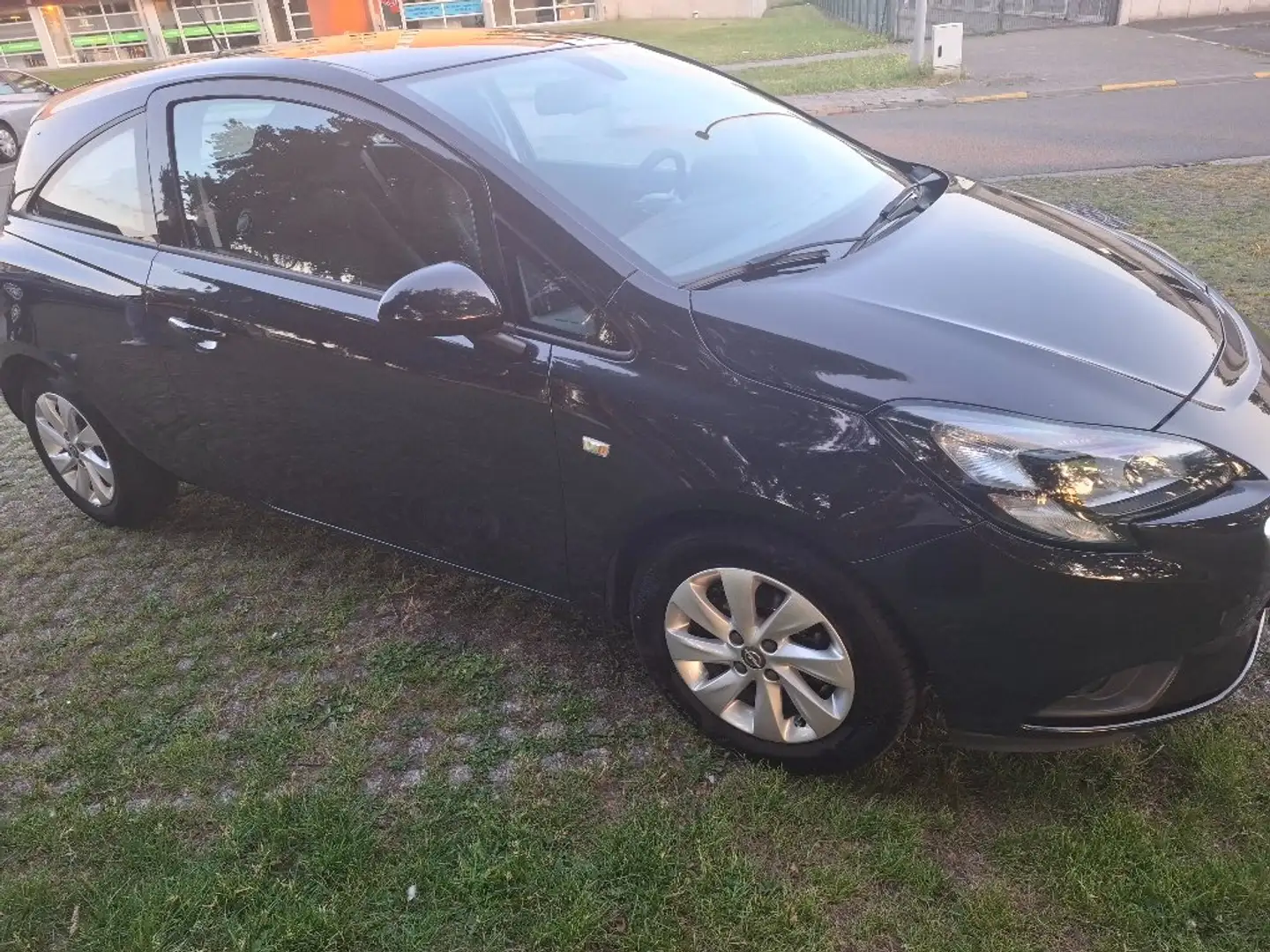 Opel Corsa Corsa 1.2 Innovation Zwart - 1