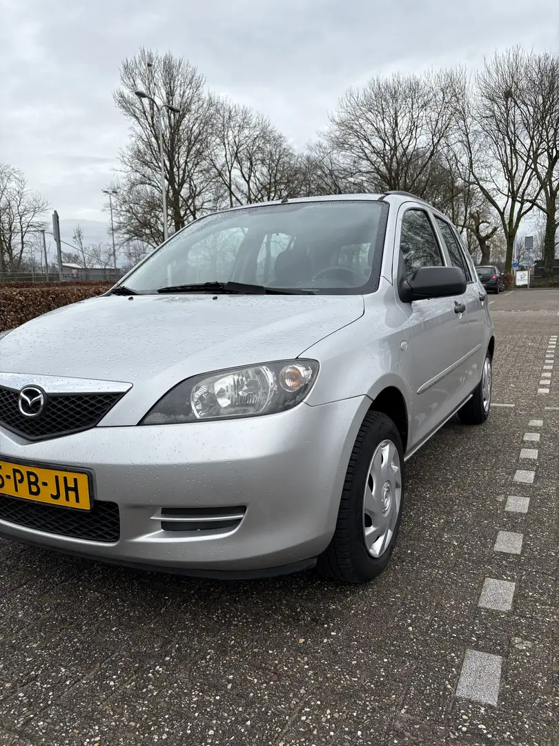 Mazda 2 1.2 Exclusive Gris - 1