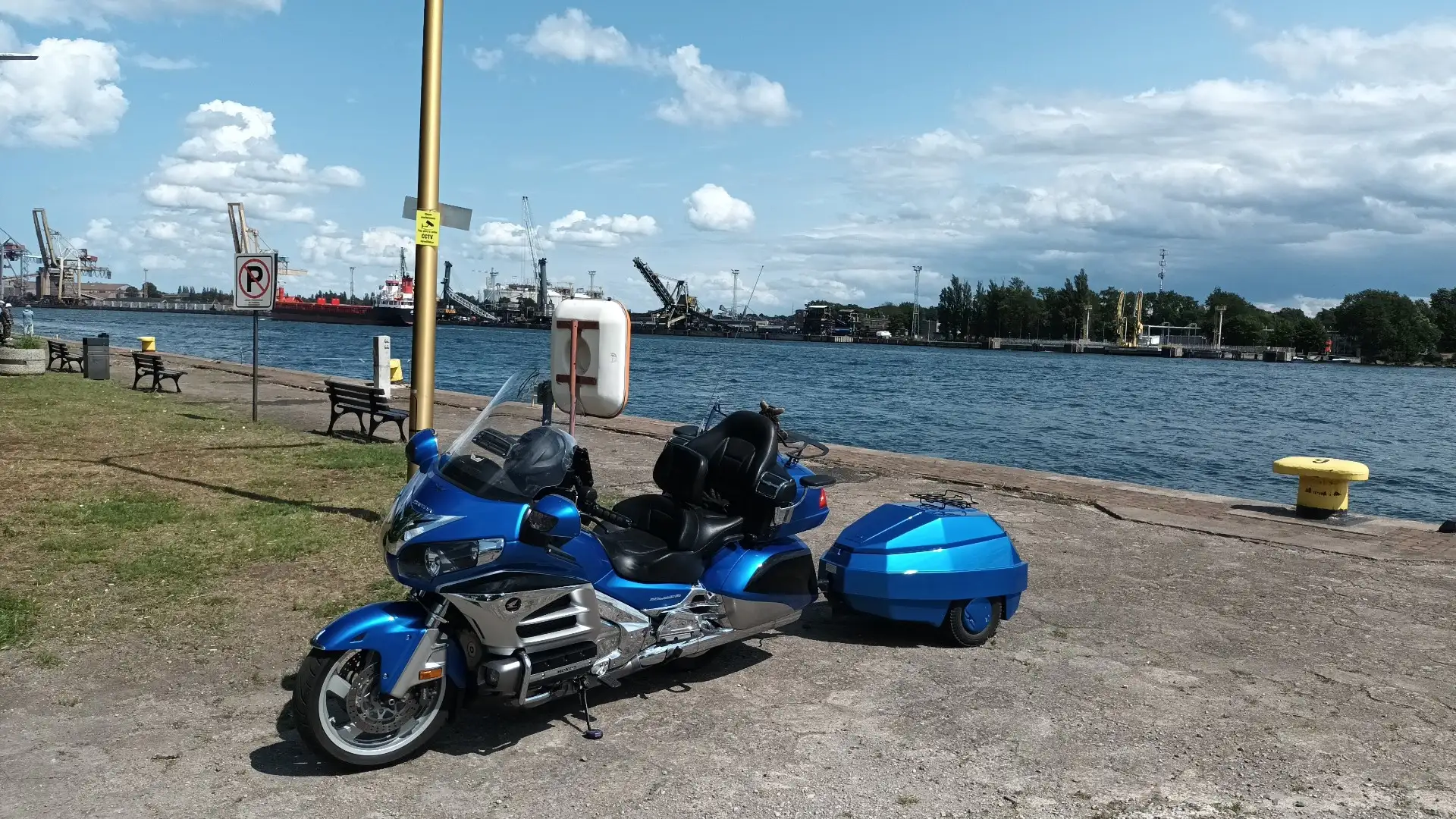 Honda Gold Wing GL1800 SC 68 Bleu - 1