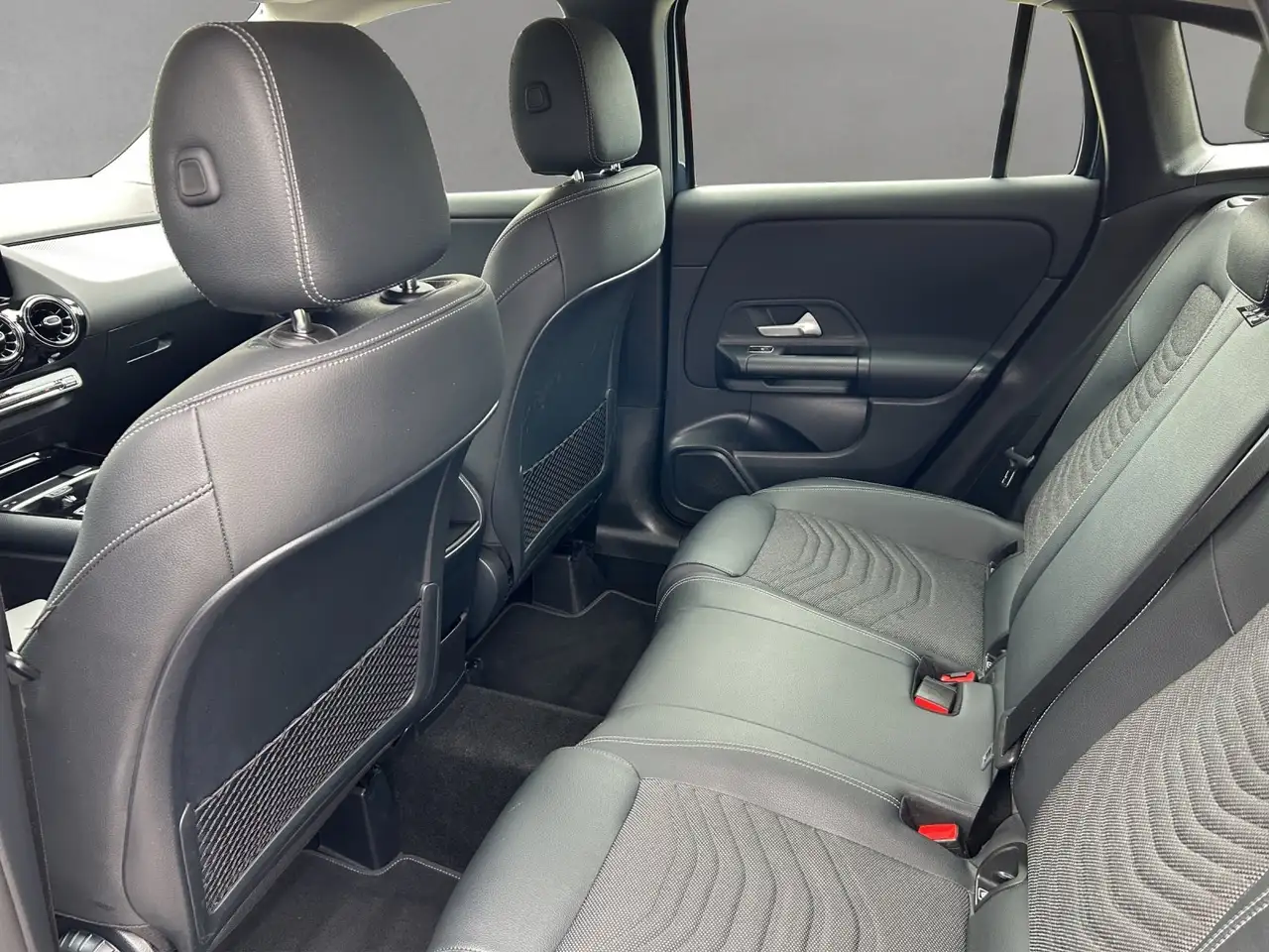 Mercedes-Benz GLA 7G Kamera Totwinkel AHK AppleCarPlay SHZ, миниатюра 8