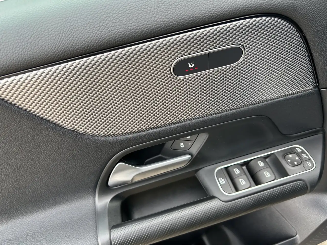 Mercedes-Benz GLA 7G Kamera Totwinkel AHK AppleCarPlay SHZ, миниатюра 12