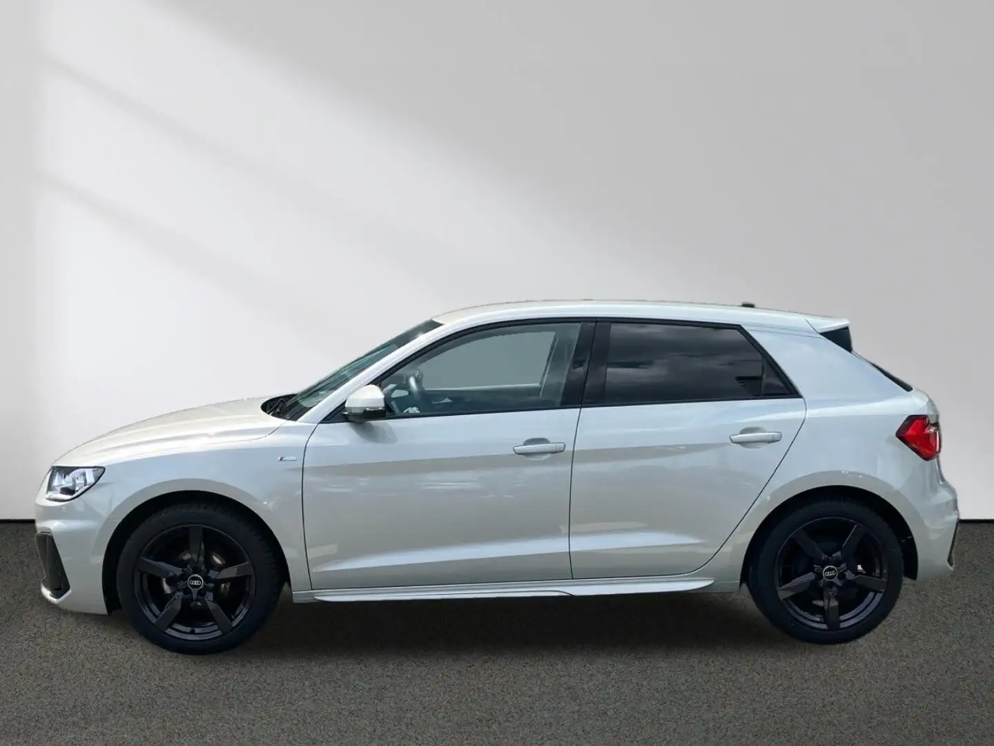 Audi A1 Sportback 25 TFSI S line MMI Spurhalteassi. Silber - 2