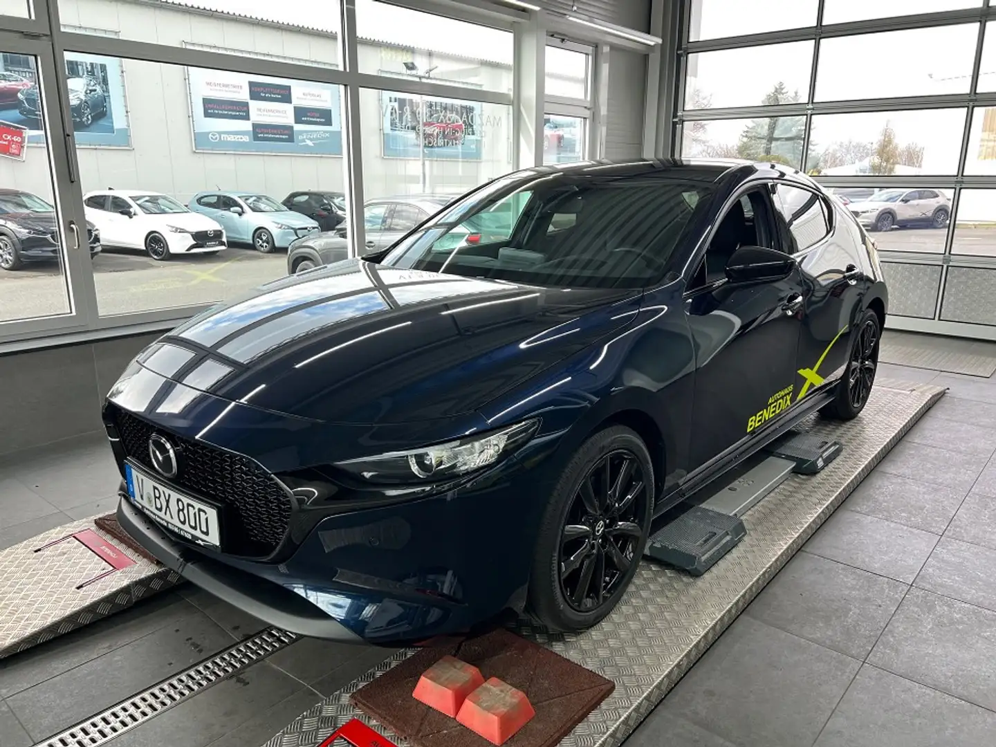 Mazda 3 2.5L e-SKYACTIV G 140ps Homura Blau - 1