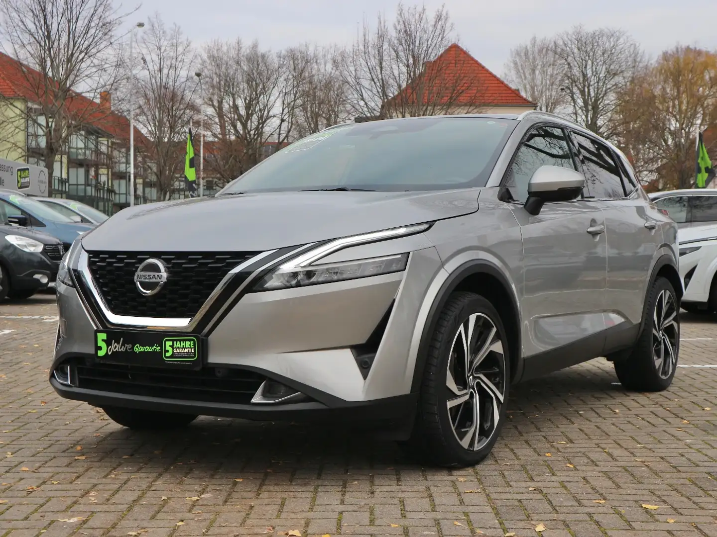 Nissan Qashqai 1.3 DIG-T MHEV Tekna+ ACC Pano ProPilot Silber - 2